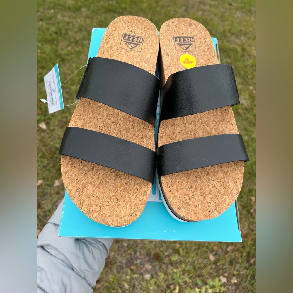 NWT Reef Cushion Vista Hi Sandals Size 9 in Black and White - Picture 3 of 11